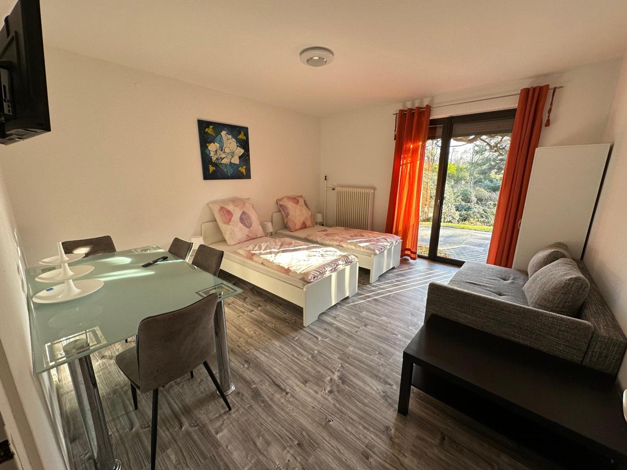 Am Stadtpark Apartment *